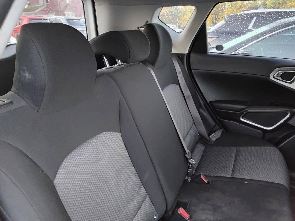 Used 2022 Kia Soul LX w/ Technology Package FWD image 11