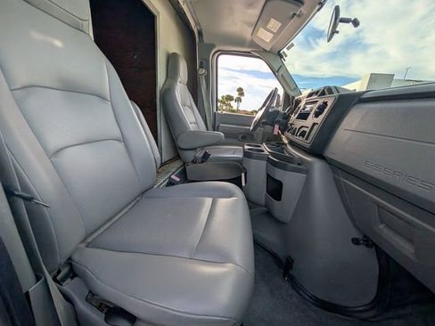 Used 2014 Ford E-350 and Econoline 350 Super Duty image 9