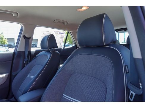 Used 2021 Hyundai Venue FWD image 10
