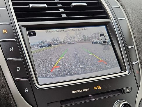 Used 2019 Lincoln Nautilus Select image 19