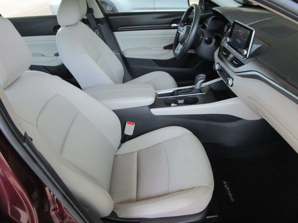 Used 2025 Nissan Altima 2.5 SV FWD image 22