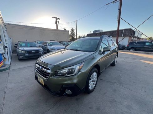 Used 2018 Subaru Outback 2.5i Premium AWD/4WD image 3