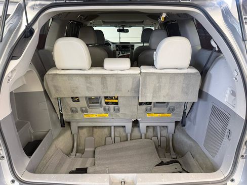 Used 2014 Toyota Sienna Limited image 14