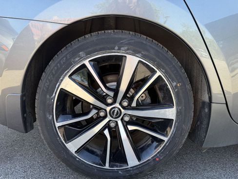 Used 2023 Nissan Maxima SL FWD image 13