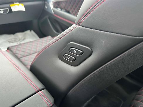 Used 2024 Genesis G70 3.3T Advanced w/ Sport Prestige Package image 13