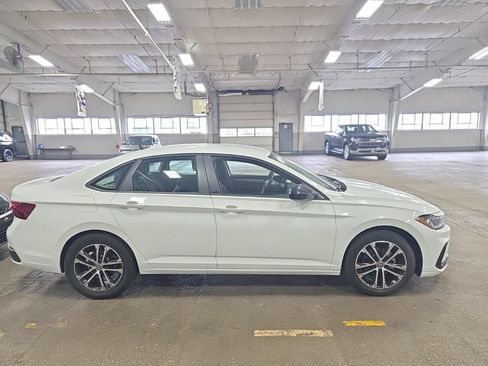 Used 2025 Volkswagen Jetta Sport FWD image 2