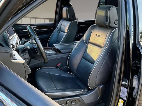 Used 2023 Cadillac Escalade Premium Luxury RWD image 27
