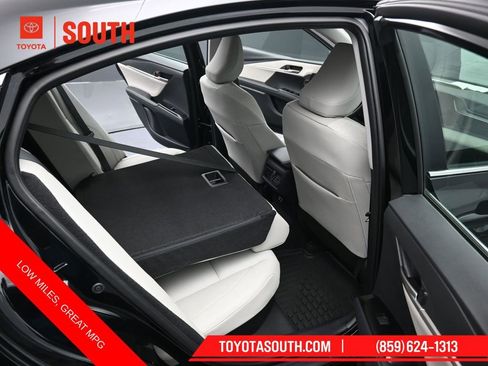 Used 2025 Toyota Camry XLE image 30