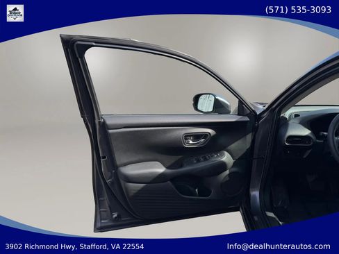 Used 2023 Honda HR-V LX image 18