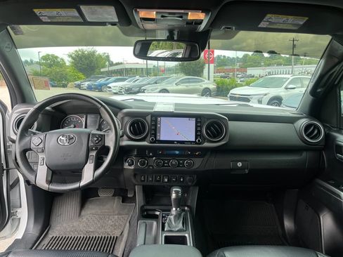 Used 2020 Toyota Tacoma TRD Sport w/ TRD Premium Sport Package AWD/4WD image 21