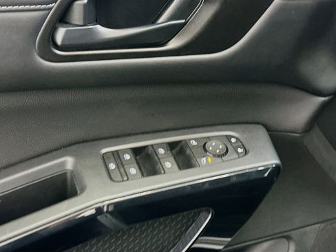 Used 2025 Nissan Pathfinder SV AWD/4WD image 15