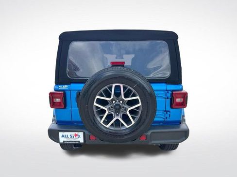 Used 2024 Jeep Wrangler Unlimited Sahara AWD/4WD image 9