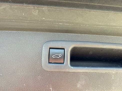 Used 2021 Toyota Highlander XLE AWD/4WD image 21