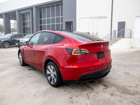 Used 2021 Tesla Model Y 2WD image 9