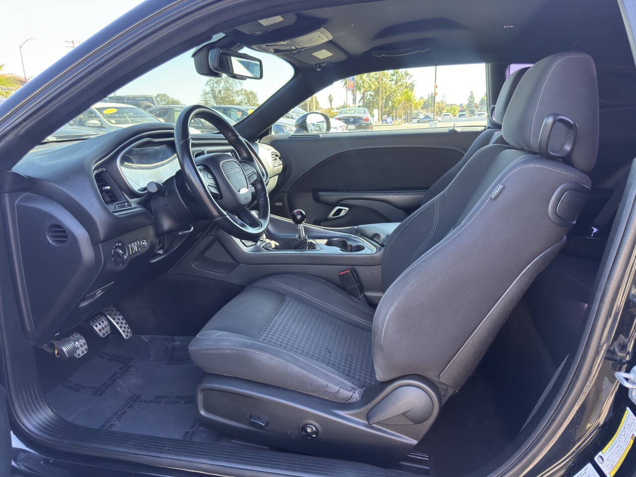 Used 2016 Dodge Challenger R/T w/ Driver Convenience Group RWD image 10