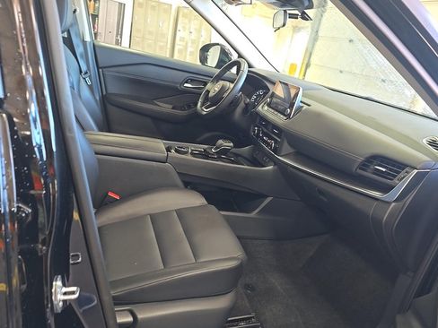 Used 2024 Nissan Rogue SV w/ SV Premium Package AWD/4WD image 9
