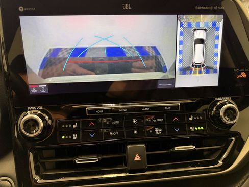Used 2021 Toyota Highlander Limited FWD image 19