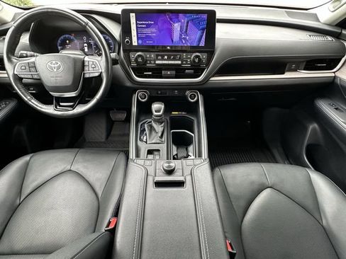 Used 2024 Toyota Grand Highlander AWD image 10