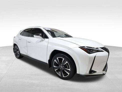 Used 2022 Lexus UX 200 w/ Premium Package image 6