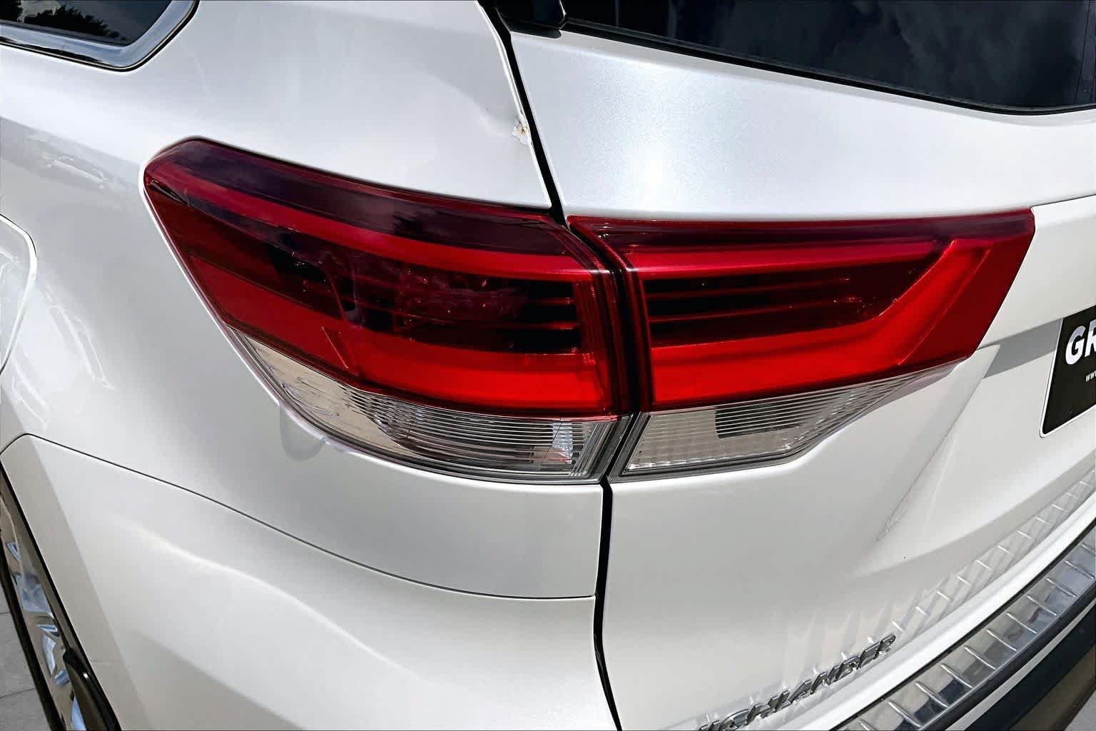 Used 2017 Toyota Highlander Limited FWD image 29