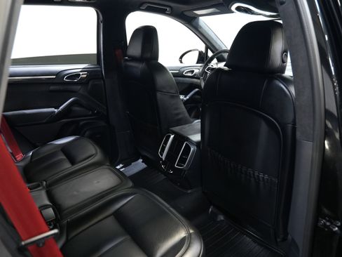 Used 2016 Porsche Cayenne GTS image 39
