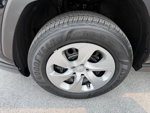 Used 2023 Toyota RAV4 LE AWD/4WD image 10