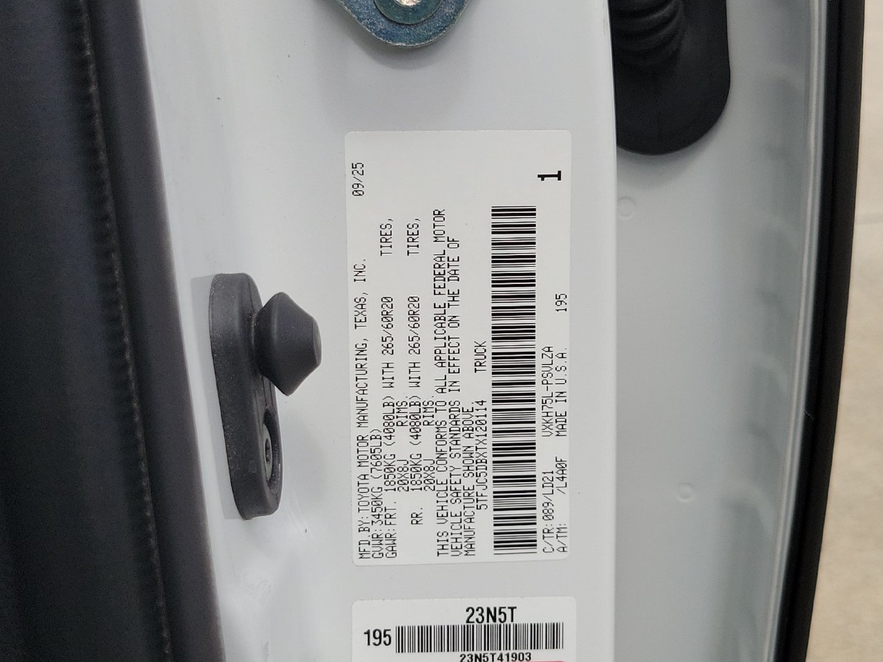 Used 2026 Toyota Tundra Limited AWD/4WD image 32