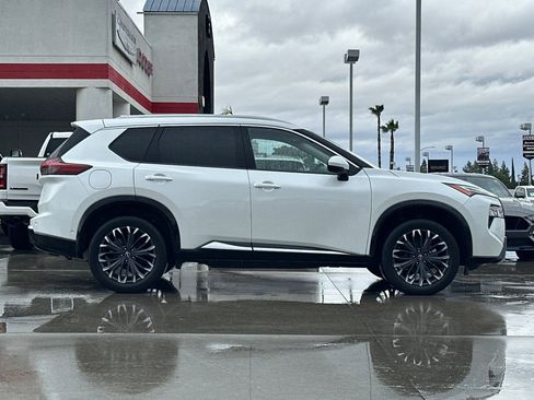 Used 2024 Nissan Rogue Platinum w/ Platinum Premium Package FWD image 7