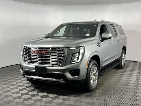 Used 2025 GMC Yukon XL Denali image 3