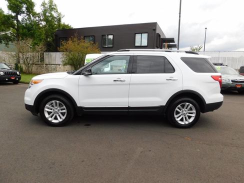 Used 2014 Ford Explorer XLT w/ Equipment Group 201A image 24
