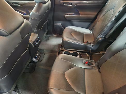 Used 2022 Toyota Highlander Platinum AWD/4WD image 52