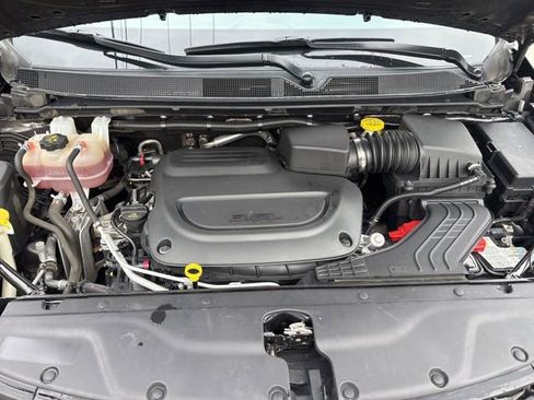 Used 2022 Chrysler Pacifica Touring-L FWD image 10