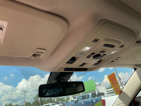 Used 2021 GMC Yukon Denali AWD/4WD image 18