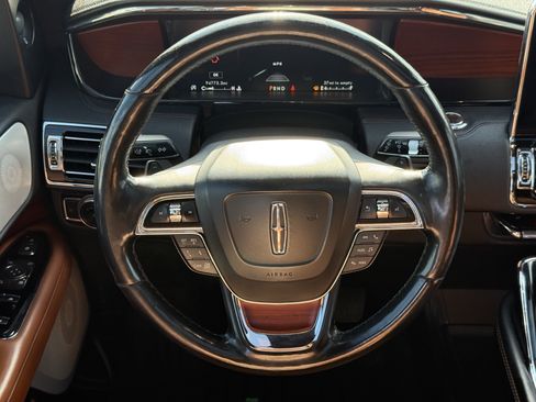 Used 2021 Lincoln Navigator Reserve w/ Luxury Package RWD image 15