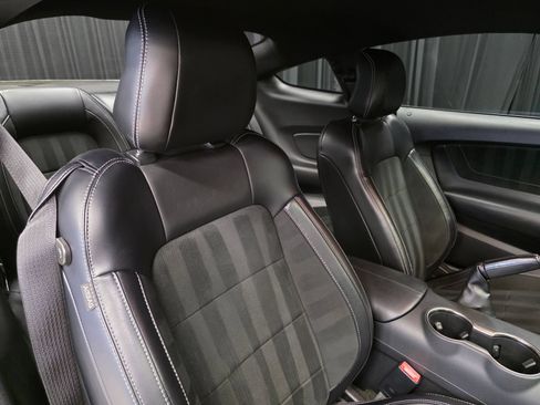 Used 2016 Ford Mustang Shelby GT350 w/ Technology Package RWD image 39