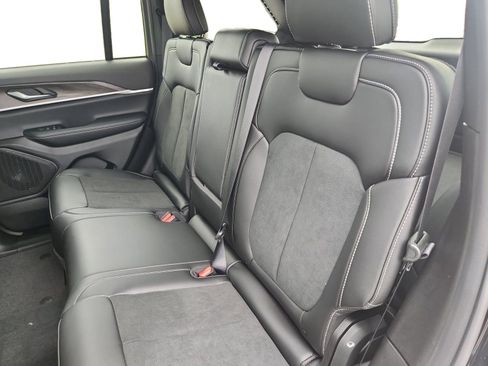 New 2026 Jeep Grand Cherokee Altitude image 13