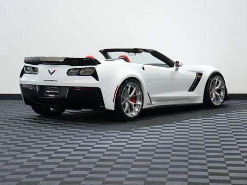 Used 2015 Chevrolet Corvette Z06 w/ 3LZ Preferred Equipment Group image 6