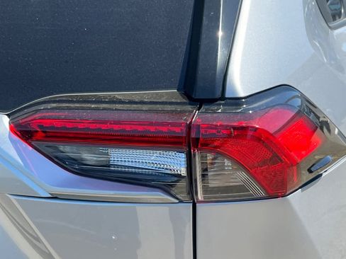 Certified 2022 Toyota RAV4 XLE w/ Convenience Package AWD/4WD image 18