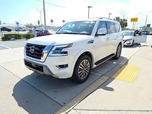Used 2022 Nissan Armada SL w/ Captain's Chairs Package image 8
