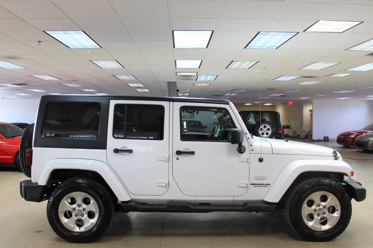 Used 2013 Jeep Wrangler Unlimited Sahara w/ Connectivity Group AWD/4WD image 23