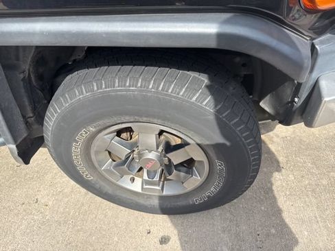 Used 2007 Toyota FJ Cruiser 4WD image 12