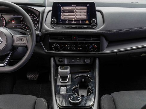 Used 2024 Nissan Rogue S image 11