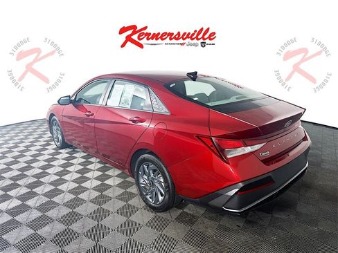 Used 2024 Hyundai Elantra SEL image 5