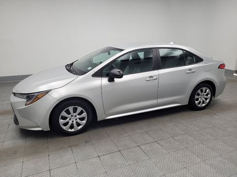 Used 2021 Toyota Corolla LE FWD image 2