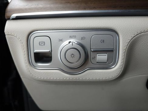 Used 2026 Mercedes-Benz GLS 580 4MATIC w/ Night Package image 10