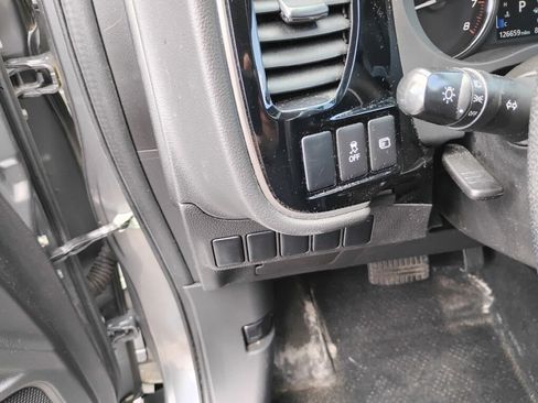 Used 2017 Mitsubishi Outlander ES AWD/4WD image 15