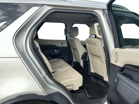 Used 2017 Land Rover Discovery SE image 23