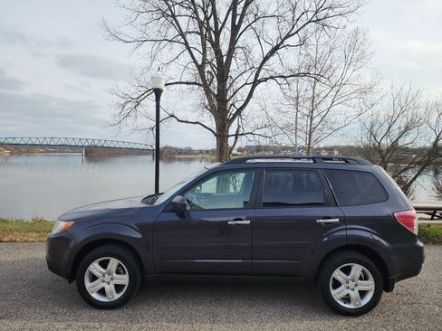 Used 2009 Subaru Forester 2.5X Limited w/ Popular Equipment Group 4A image 2