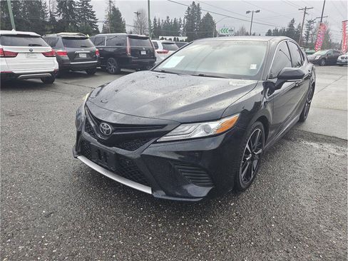 Used 2018 Toyota Camry XSE image 8