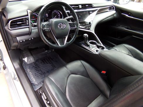 Used 2020 Toyota Camry XLE image 22